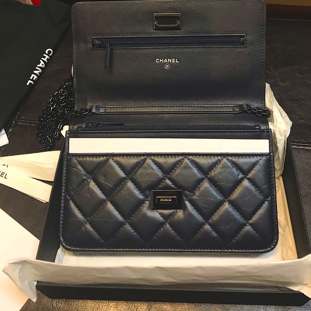 !!SOLD!! CHANEL reissue WOC wallet on Chain - Picture 10 of 12
